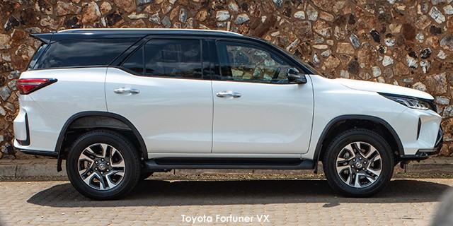 Surf4Cars_New_Cars_Toyota Fortuner 24GD-6 manual_3.jpg